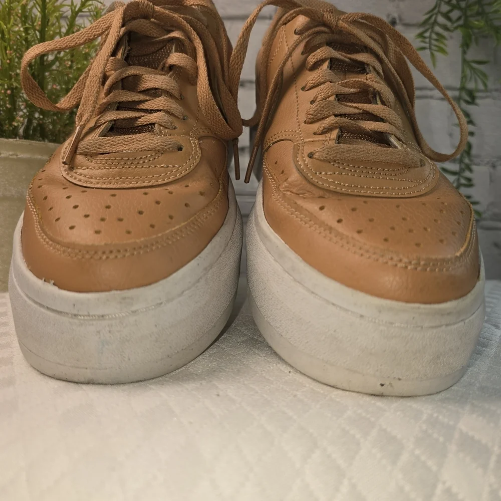 WOMENS NITE COURT VISION ALTA LTR SNEAKERS LIGHT COGNAC THICK SOLE SIZE 10